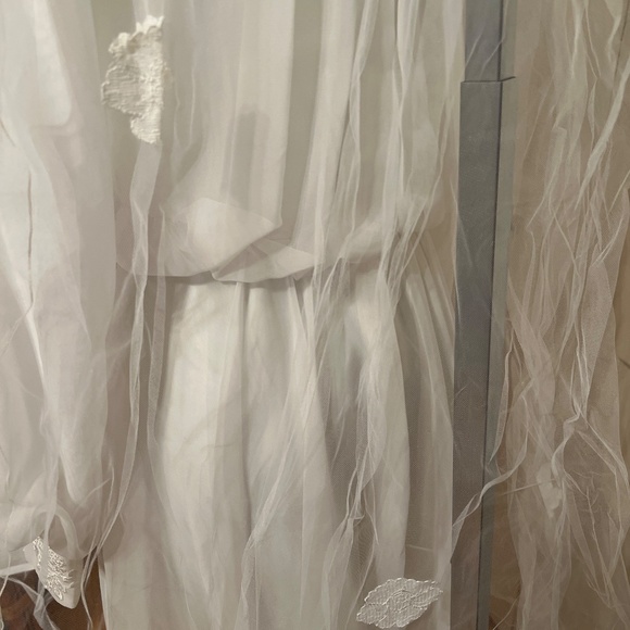 Elegant White Lace Wedding Dress - Picture 12 of 13